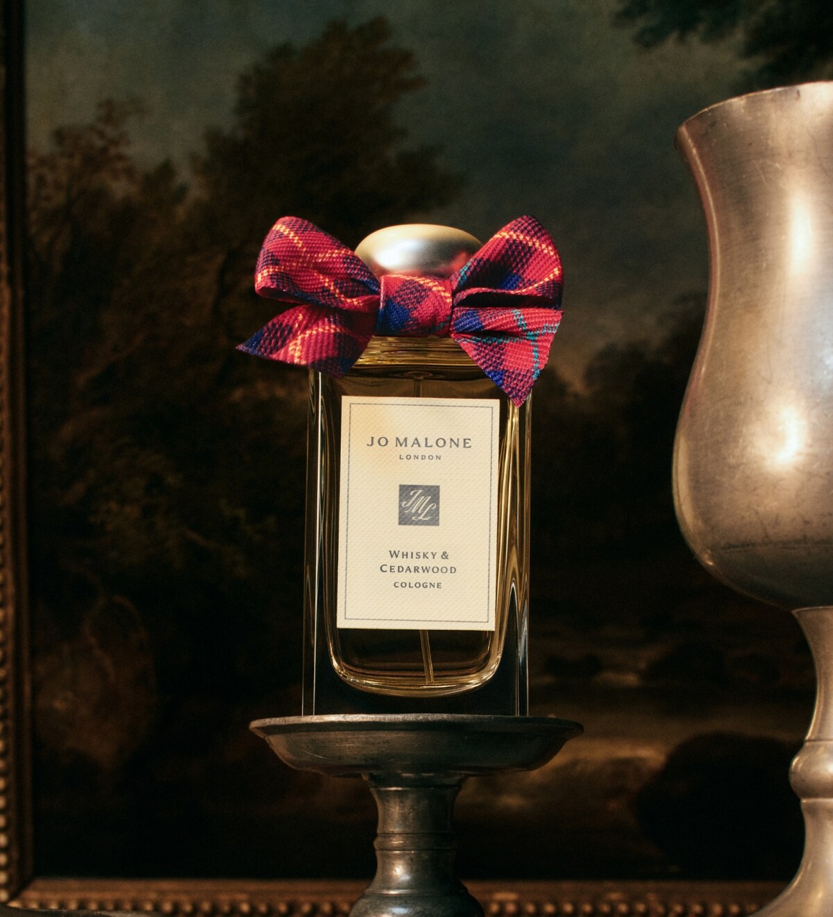 Whisky & Cedarwood Cologne עם סרט משבצות אדום